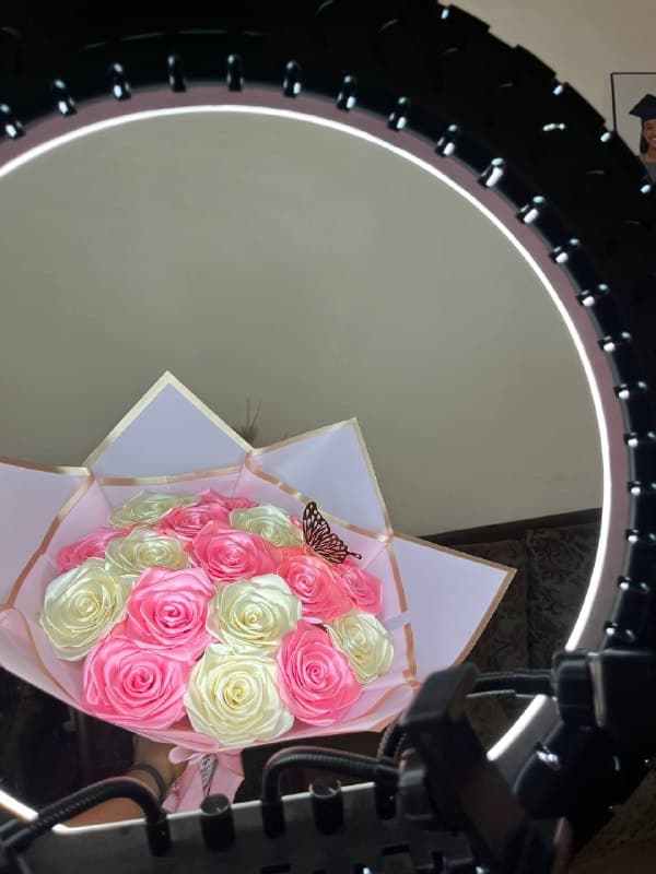 Classic Dozen Roses